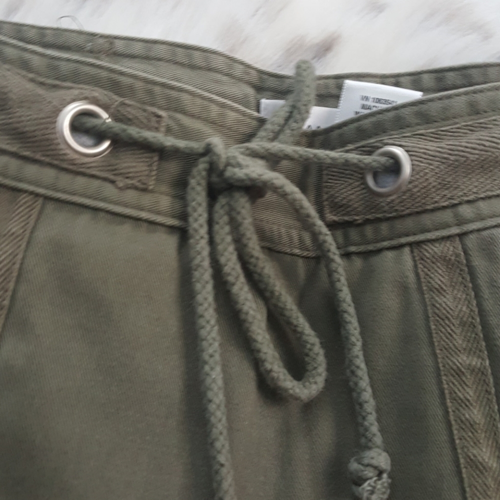 Isaac Mizrahi olive green pleated mini skirt - Picture 2 of 4